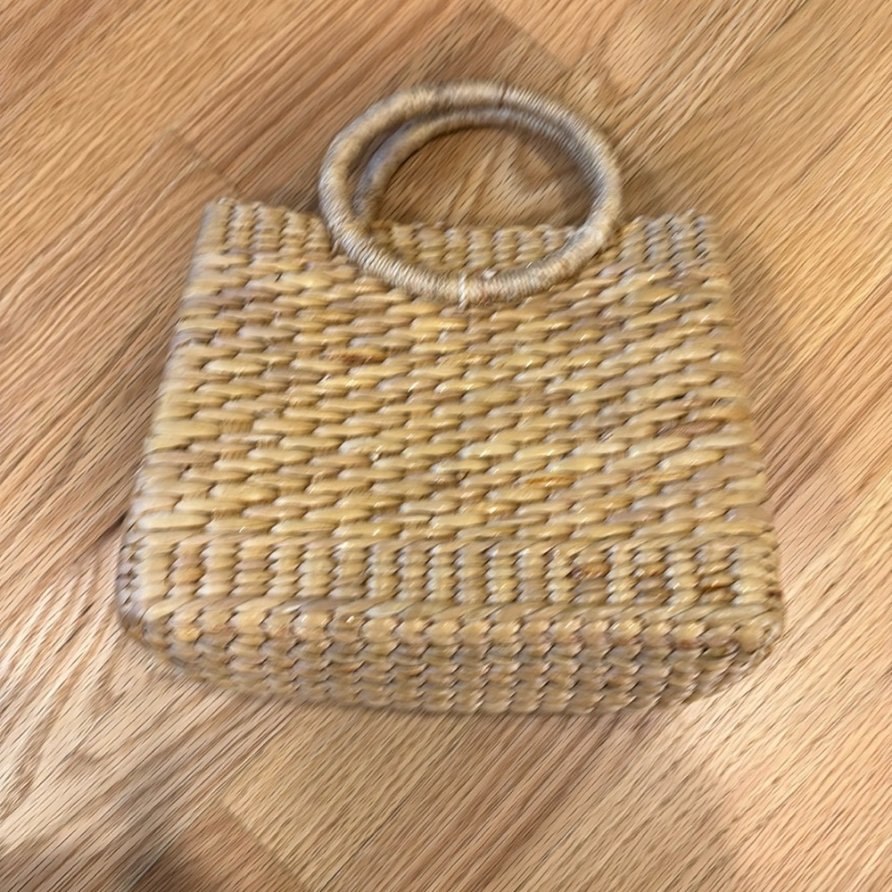 VELVET - By Graham & Spencer. Neutral Woven Straw Handbag